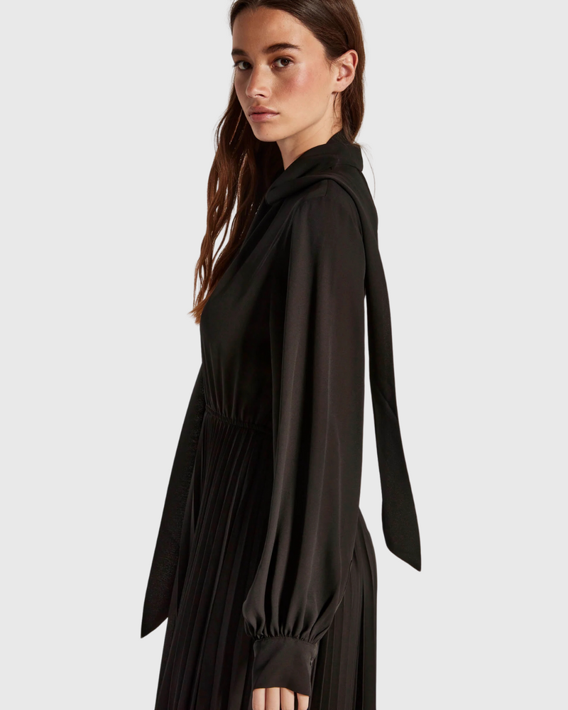 Coco Pleat Dress (Matte Pleat) Black