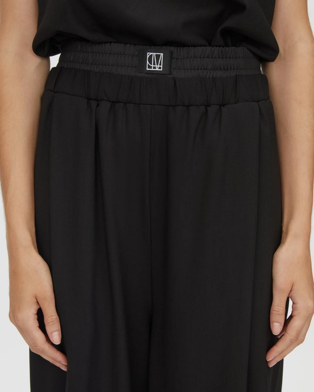 Aura Pant Black
