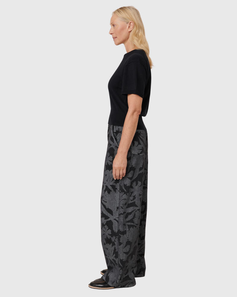 Silhouette Top Black