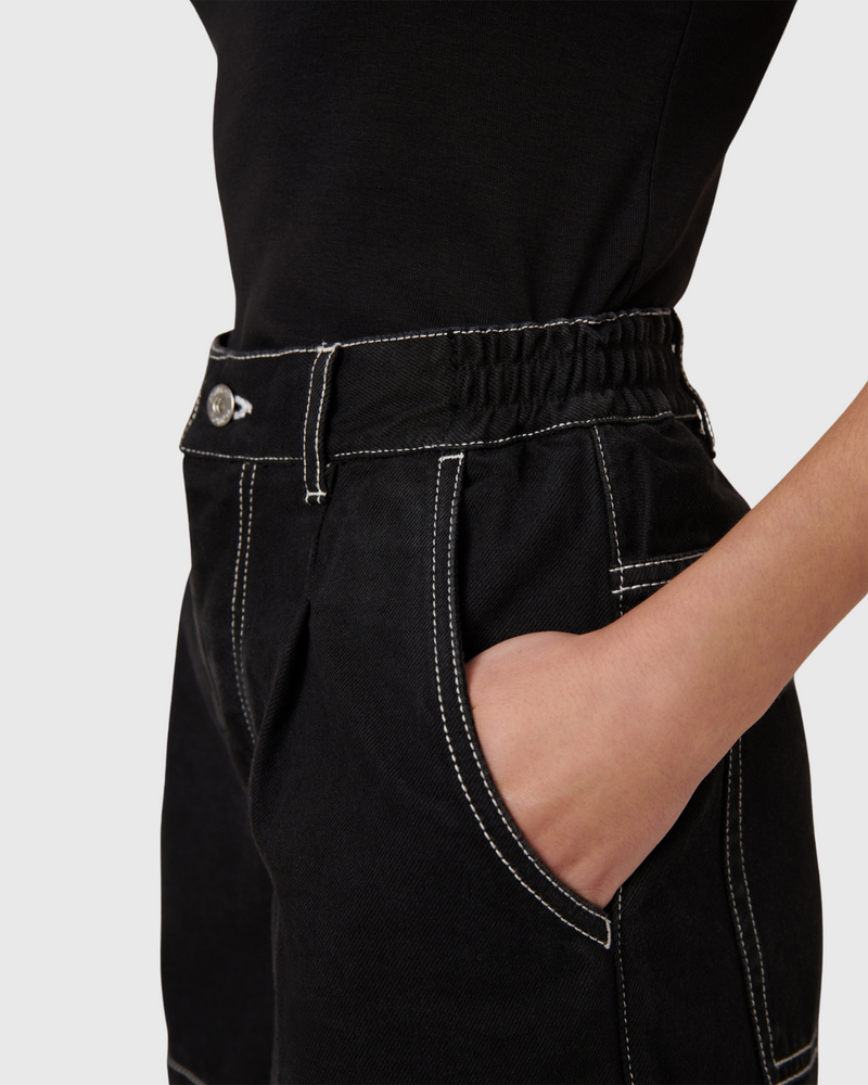 Outline Shorts Black Denim