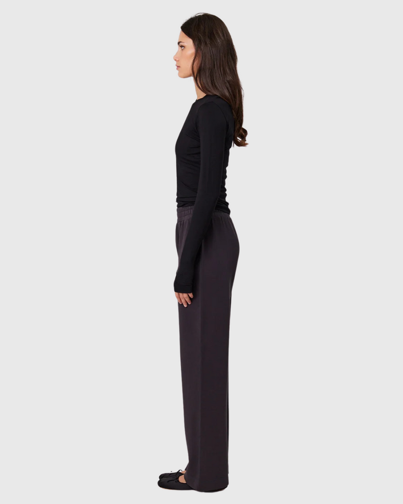 Remain Trackpant Washed Black