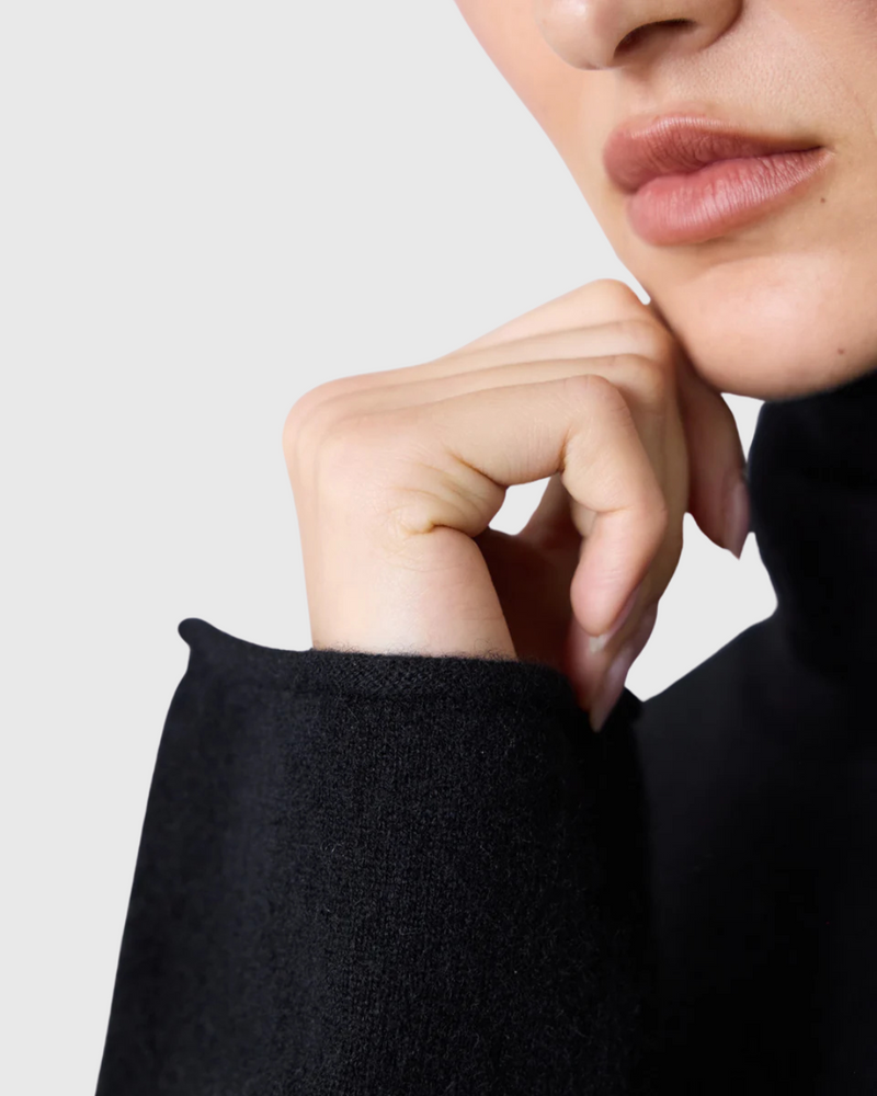 Mara Funnel Neck Black