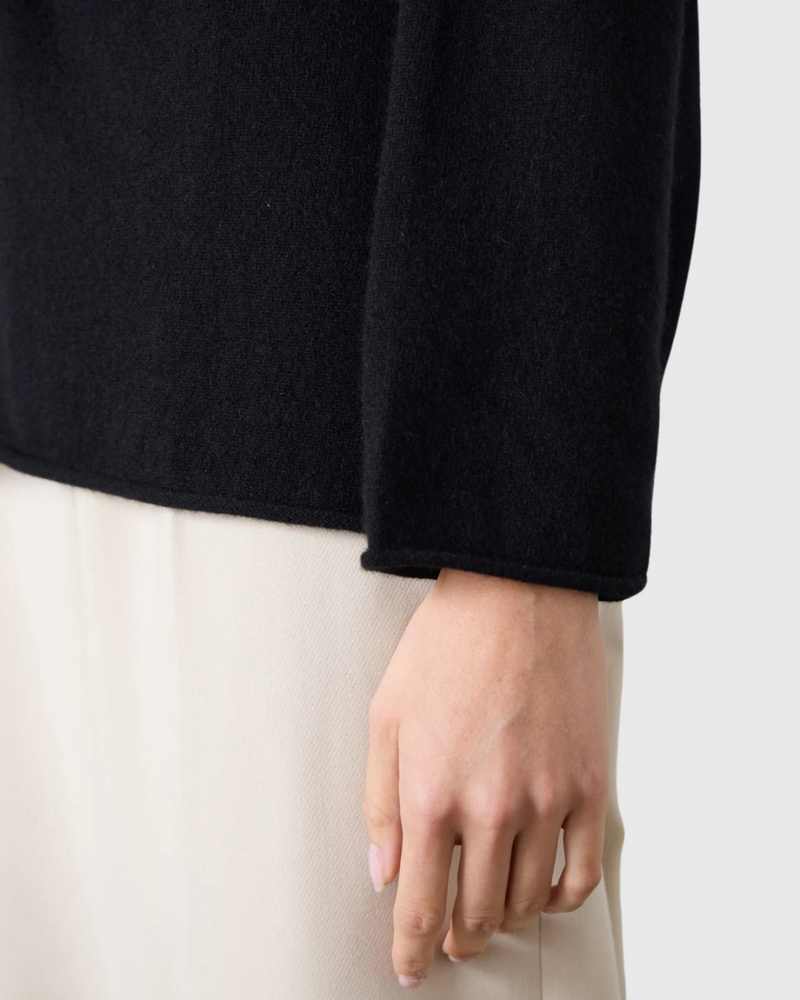 Mara Funnel Neck Black